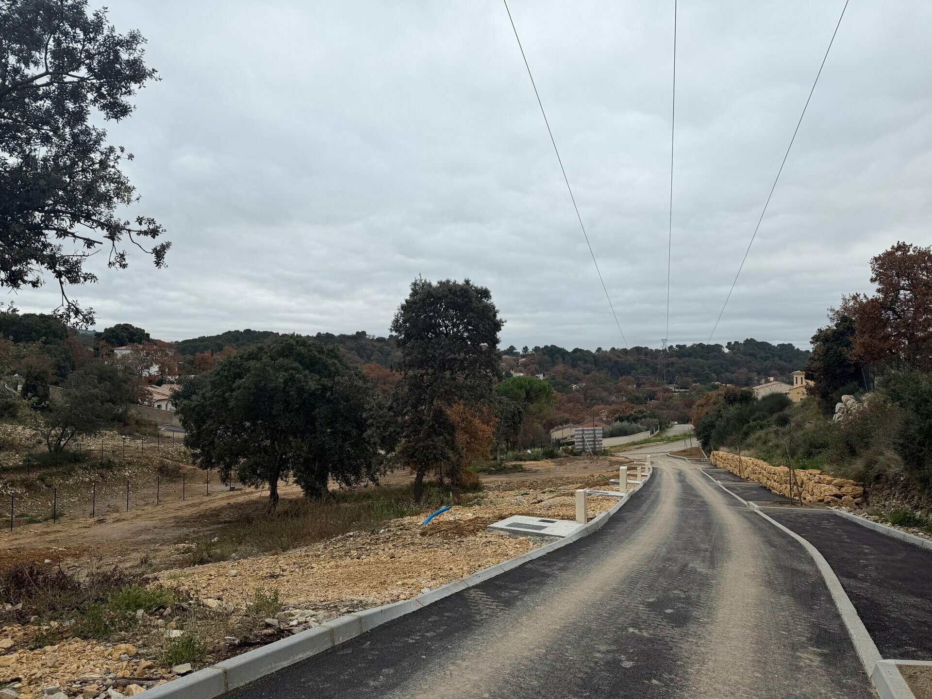 Terrain viabilisé à Mondragon – Projet maison sur mesure